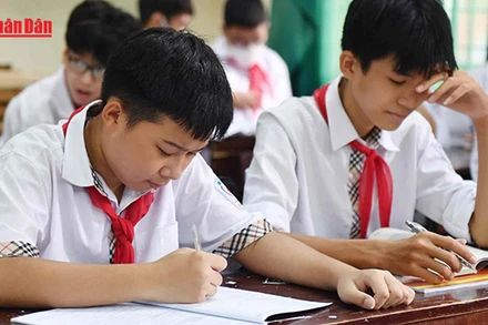 [Video] Miễn học phí cho học sinh phổ thông công lập