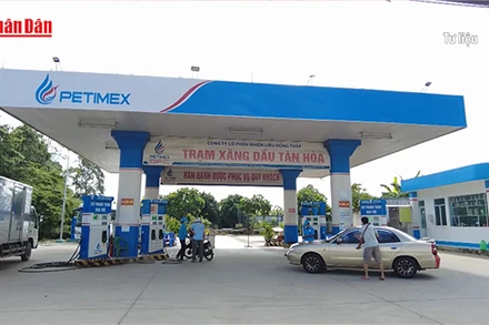 [Video] Giá xăng giảm dưới 21.000 đồng một lít