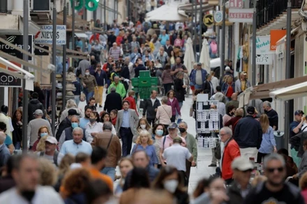 Ảnh minh họa: Người dân châu Âu đi lại trên đường phố. (Ảnh: Reuters)