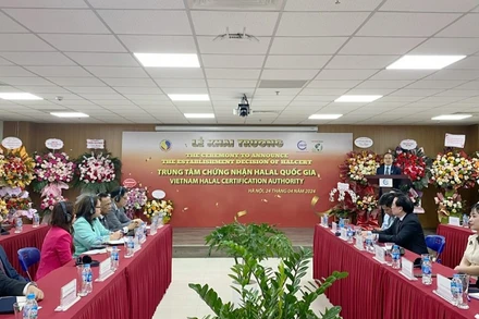 Quang cảnh lễ công bố.