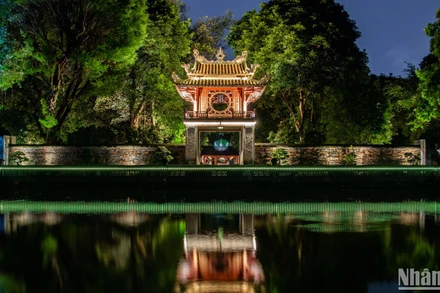 Giá vé tham quan tại Văn Miếu-Quốc Tử Giám tăng từ 30 lên 70 nghìn đồng.