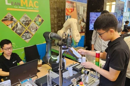 Trưng bày sản phẩm công nghệ, đổi mới sáng tạo tại Ngày hội khởi nghiệp sáng tạo Hải Phòng năm 2023.