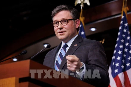 Chủ tịch Hạ viện Mỹ Mike Johnson phát biểu tại cuộc họp báo ở Washington, DC ngày 6/2/2024. Ảnh: THX/TTXVN