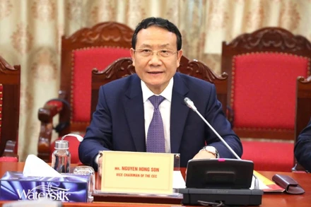 Phó Giáo sư, Tiến sĩ Nguyễn Hồng Sơn, Phó Trưởng ban Kinh tế Trung ương.