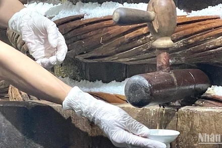 Chắt chiu từng giọt biển cả.