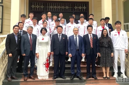 Đoàn võ thuật Taekwondo Triều Tiên thăm và làm việc tại trụ sở Bộ Văn hóa, Thể thao và Du lịch. 