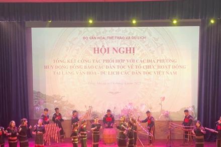 Văn nghệ chào mừng hội nghị. 