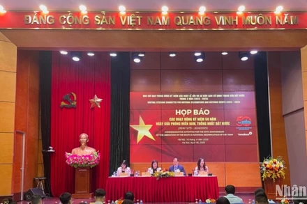 Quang cảnh buổi họp báo. 