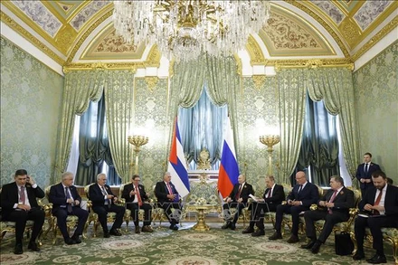  Tổng thống Nga Vladimir Putin và Chủ tịch nước Cuba Miguel Diaz Canel trong cuộc hội đàm ở Moskva ngày 9/5. Ảnh: AFP/TTXVN