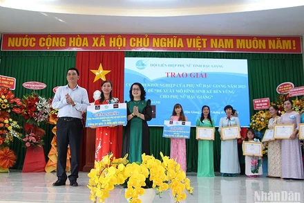 Trao giải Cuộc thi khởi nghiệp của Phụ nữ tỉnh Hậu Giang năm 2023.