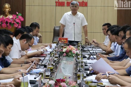 Đồng chí Lò Văn Tiến, Phó Chủ tịch Ủy ban nhân dân tỉnh Điện Biên kết luận cuộc họp Ban Chỉ đạo thực hiện các dự án đầu tư trồng mắc ca trên địa bàn tỉnh. 