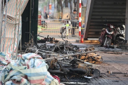 Hiện trường vụ cháy nghiêm trọng tại đường Phạm Văn Đồng.