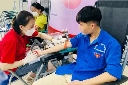 Sinh viên Thủ đô hiến máu tình nguyện tại Ngày hội.