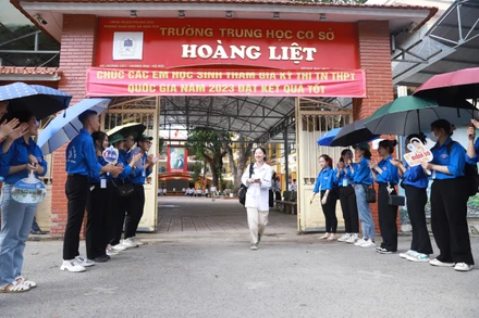 [Ảnh] Những nụ cười rạng rỡ của thí sinh sau ngày đầu thi tốt nghiệp trung học phổ thông