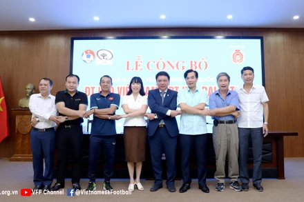 Lãnh đạo VFF và tỉnh Phú Thọ tại buổi gặp gỡ báo chí.