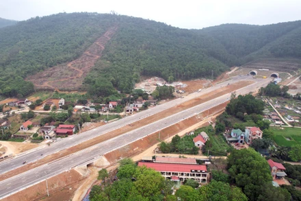 Các phương tiện tham gia giao thông trên tuyến đường cao tốc Mai Sơn-Quốc lộ 45 sắp đưa vào khai thác ngày 29/4 tới đây sẽ được chạy với tốc độ tối đa 80km/giờ.