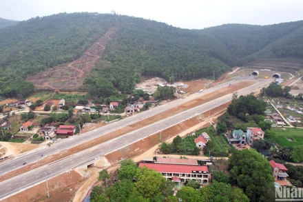 Dự án cao tốc Mai Sơn-Quốc lộ 45 trước giờ khánh thành.