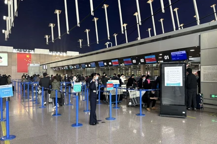 Việc chuyển nhà ga sang T1 nhằm bảo đảm hành khách khi bay cùng Vietnam Airlines và các hãng thành viên của liên minh SkyTeam sẽ có trải nghiệm bay tốt hơn, hành lý nối chuyến thuận lợi và an toàn hơn. 