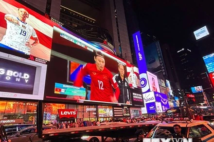 [Ảnh] Trận đấu giữa Đội tuyển Nữ Việt Nam và Mỹ được phát ở Quảng trường Thời đại