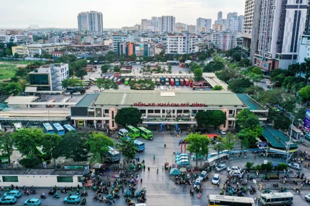 [Ảnh] Bến xe bắt đầu đông đúc đón dòng người trở lại Thủ đô sau 5 ngày nghỉ lễ