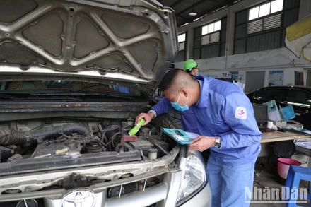 Trước thông tin có đăng kiểm viên gợi ý, xin tiền bồi dưỡng của chủ xe, Cục Đăng kiểm đã ban hành công văn đề nghị các sở giao thông vận tải tăng cường kiểm tra, chấn chỉnh và phòng, chống tiêu cực.