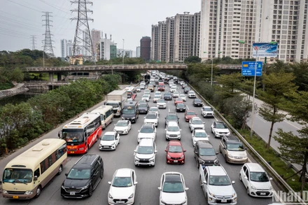 [Ảnh] Cửa ngõ Thủ đô ùn tắc kéo dài trong ngày mùng 5 Tết