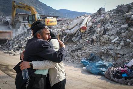 Với nhiều người Thổ Nhĩ Kỳ, nỗi đau từ đại địa chấn vẫn quá lớn. Thời gian dường như đã thực sự dừng lại với họ và cả những thành phố vắng bóng người.