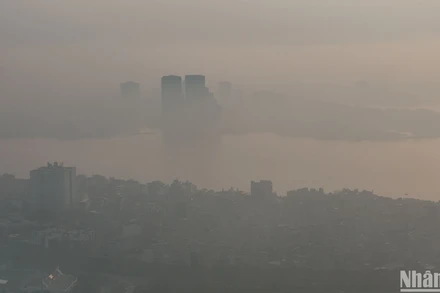 Sáng 9/10, nhiều nơi tại Hà Nội mù mịt trong sương mù ô nhiễm.