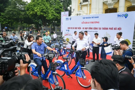 Trải nghiệm dịch vụ xe đạp điện-xe đạp công cộng tại Hà Nội. (Ảnh: Thành Đạt)