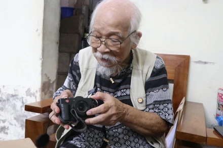 Người ghi ký ức ngày tiếp quản Thủ đô bằng ảnh 