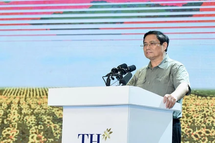 Thủ tướng Phạm Minh Chính phát biểu nhân chuyến thăm vùng sản xuất nông nghiệp công nghệ cao.