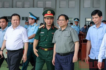 Thủ tướng Phạm Minh Chính kiểm tra, khảo sát dự án nhà ga T3 Cảng hàng không quốc tế Tân Sơn Nhất. (Ảnh: Nhật Bắc).