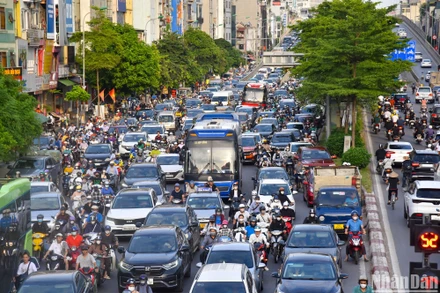 [Ảnh] Nhiều tuyến đường Hà Nội ùn tắc sau kỳ nghỉ lễ Quốc khánh