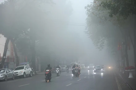 Sau ít ngày chất lượng không khí tương đối tốt nhờ gió mùa tràn xuống, từ hôm nay (12/1), chất lượng không khí ở Hà Nội và nhiều tỉnh miền bắc lại lên ngưỡng xấu (có hại cho sức khoẻ tất cả mọi người). Đợt ô nhiễm này dự kiến có thể kéo dài nhiều ngày tới.