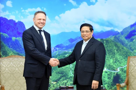 Thủ tướng Phạm Minh Chính đón ông Francesco Lollobrigida, Bộ trưởng Bộ Nông nghiệp, Chủ quyền lương thực và Lâm nghiệp Italy.