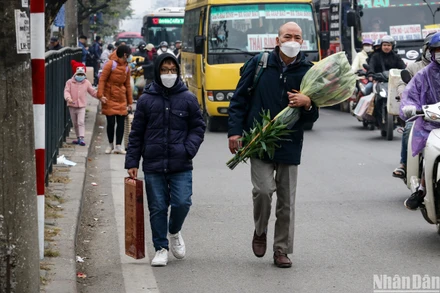 [Ảnh] Người dân rời Thủ đô về quê đón Tết 