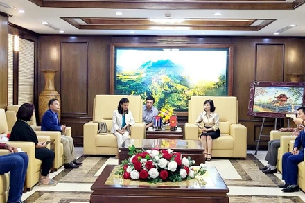 Quang cảnh buổi tiếp Đoàn đại biểu Báo Granma (Cơ quan ngôn luận của Đảng Cộng sản Cuba).