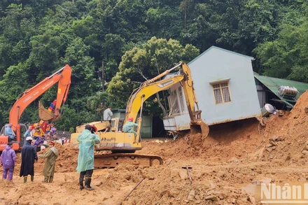 Sạt lở nghiêm trọng tại khu vực Trạm Cảnh sát giao thông Mađagui trên đèo Bảo Lộc, Lâm Đồng.