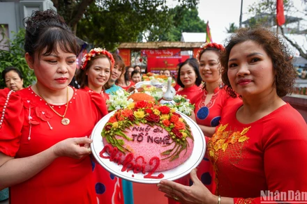 [Ảnh] Lễ hội xôi đặc sắc tại làng cổ ven sông Hồng