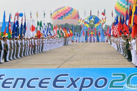 Sáng 17/12, tại sân bay Gia Lâm, Hà Nội, Bộ Quốc phòng đã tổ chức Tổng duyệt Triển lãm Quốc phòng quốc tế Việt Nam 2024.