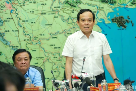 Phó Thủ tướng Chính phủ Trần Lưu Quang, Trưởng Ban Chỉ đạo quốc gia về Phòng chống thiên tai, Chủ tịch Ủy ban quốc gia Ứng phó sự cố thiên tai và Tìm kiếm cứu nạn phát biểu chỉ đạo cuộc họp.