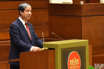 Ngày 9/11, tiếp tục chương trình kỳ họp thứ 8, Quốc hội khóa XV, thừa ủy quyền của Thủ tướng Chính phủ, Bộ trưởng Giáo dục và Đào tạo Nguyễn Kim Sơn đã trình bày tờ trình về dự án Luật Nhà giáo. (Ảnh: THỦY NGUYÊN)
