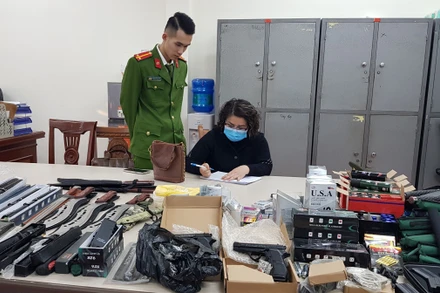 Đối tượng Vũ Thị Dung tại cơ quan điều tra công an thành phố Lạng Sơn. (Ảnh: Việt Dũng)