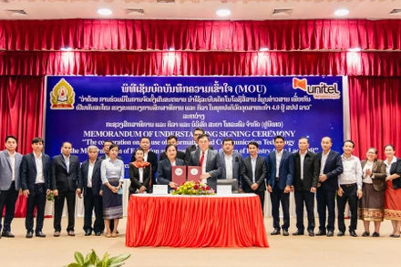 Quang cảnh lễ ký kết. 