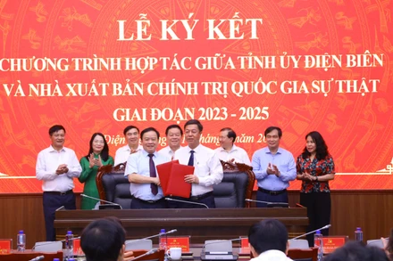 Lễ ký kết Chương trình hợp tác giai đoạn 2023-2025 giữa Nhà xuất bản Chính trị quốc gia Sự thật và Tỉnh ủy Điện Biên.