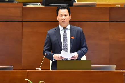 Sáng 4/6, Bộ trưởng Tài nguyên và Môi trường Đặng Quốc Khánh đã trả lời chất vấn trước Quốc hội về các vấn đề đại biểu quan tâm.