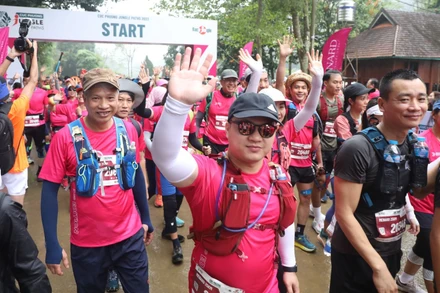 Khách du lịch tham gia Giải chạy “Cúc Phương Jungle Paths 2023’’. (Ảnh: Minh Quang)