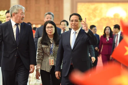 Thủ tướng Phạm Minh Chính và Thủ tướng Kyrgyzstan Adylbek Kasymaliev đến dự Lễ ký kết văn kiện hợp tác.