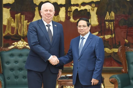 Thủ tướng Phạm Minh Chính đón Phó Thủ tướng Chính phủ Cộng hòa Belarus Anatoly Sivak.