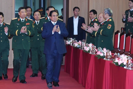 Thủ tướng Phạm Minh Chính thăm, chúc mừng cán bộ, giảng viên, học viên Học viện Quốc phòng.